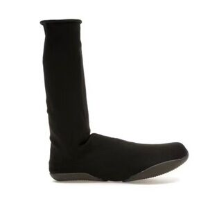 YZY Pods size 1 (6 - 8.5)